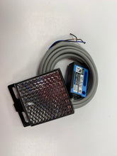 Load image into Gallery viewer, Photocell Electric Eye &amp; Reflector
